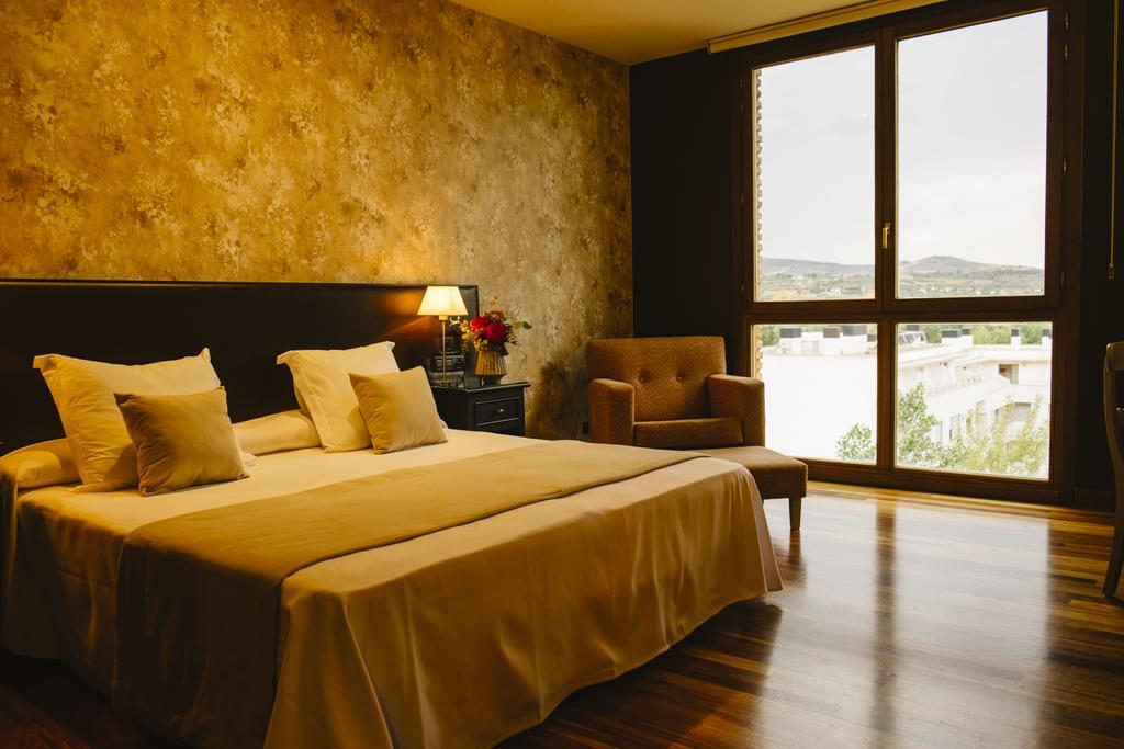 Hotel Vinicola Real-200 Monges Albelda De Iregua المظهر الخارجي الصورة